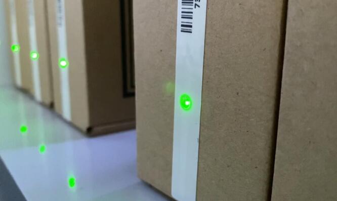 Let objects "speak with light" - Passive RFID LED tags